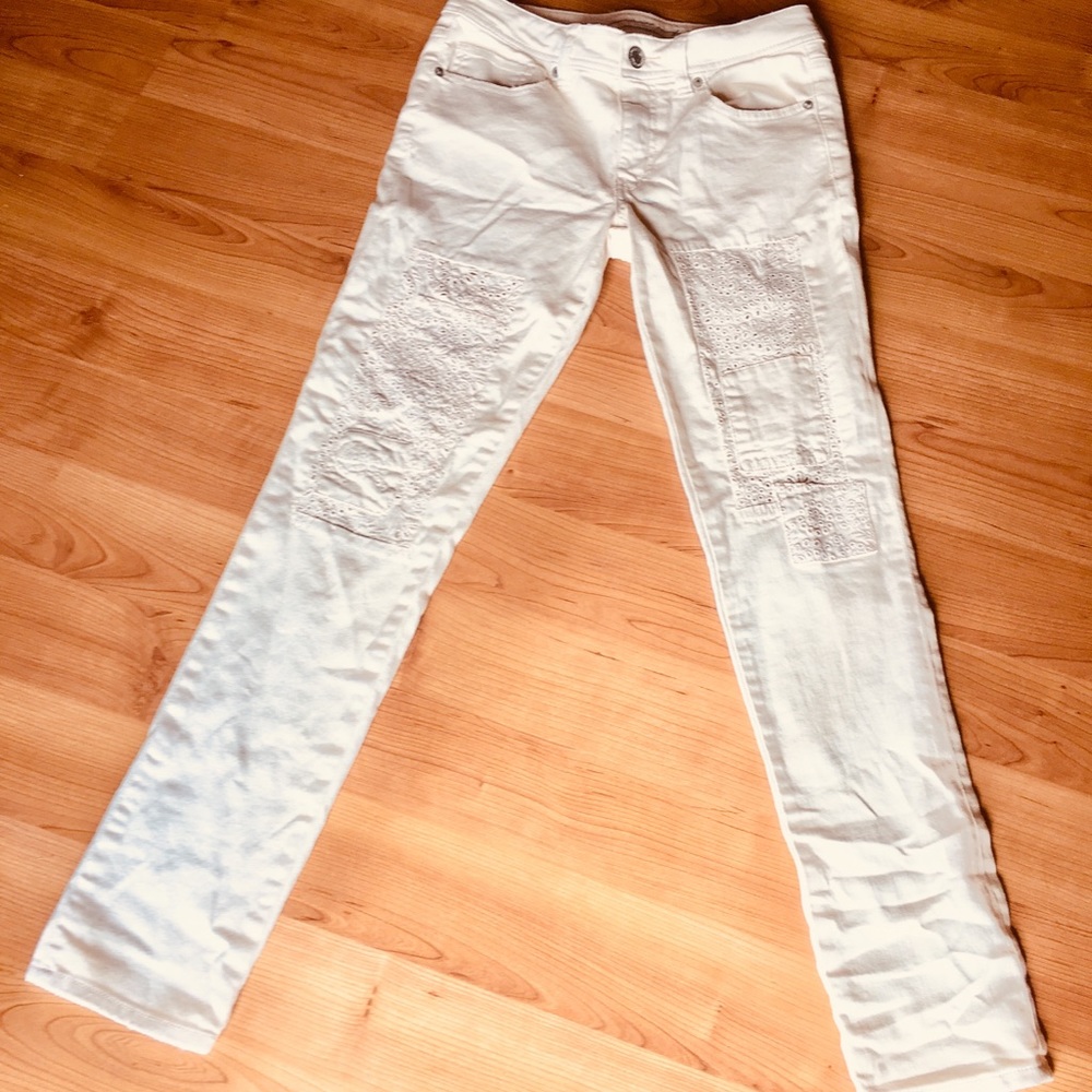 Women’s AE White embellished Skinny Jeans size 6